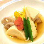Sakeariki Sakana Yoichi - 野菜の炊合せ
                        
                        筍・蓮根・南瓜・新じゃが・
                        高野豆腐・さやえんどう・人参