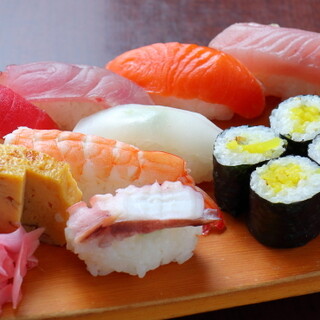 平日と土日で異なる多彩なランチ。ボリューム満点の1.5人前も