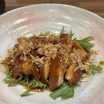 中華菜房 成の木 - 成の木特製 鶏もも肉の30年熟成醤油煮込み