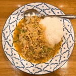 タイ屋台料理ヌードル＆ライス TUKTUK - 鶏挽肉と野菜の生姜炒めのせご飯（辛め、ご飯少なめ）