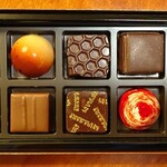 Chocolaterie&Bar ROND-POINT by Hirofumi Tanakamaru - 料理写真:ボンボンショコラ10粒詰め合わせ