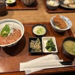 渋三魚金 - ブリしらす丼