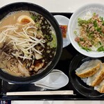 らあめん花月嵐 - 料理写真:「黒マー油ラーメン 味千」@980＋「豚めし・餃子3個セット」@550