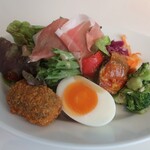 ピッツェリア カフェ＆BBQ Cielo y Rio ヒガシ - ・プリフィックスランチ 前菜サラダ