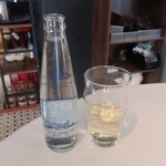 ピッツェリア カフェ＆BBQ Cielo y Rio ヒガシ - ドリンクバー 白ワイン＆炭酸水