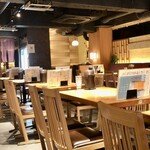 巣立つ魚金 - 店内　すぐに満席になりました