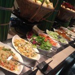 Marriott Café - 料理写真:和、洋、中はもちろん地元食も豊富