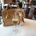 Nha Viet Nam - ママのワインがテーブルに