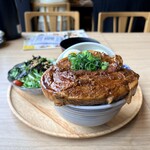 ネオ和食居酒屋 君に会いたくなるから - とろけるスマイル味噌角煮丼 1780円