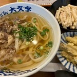うどん大文字  - 肉ごぼう天うどん 890円
