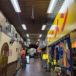 特製ラーメン 大中 - 昭和感満載の高架下にあります。