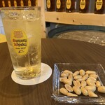 長者町横丁は幸せの角ハイボール - レギュラー（500円＋税）
お通し（300円＋税）