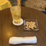長者町横丁は幸せの角ハイボール - レギュラー（500円＋税）
お通し（300円＋税）