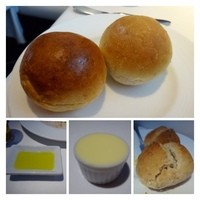 Nishimura Takahito La cuisine creativite - ハーブパンとバターロール、右下は追加の「全粒粉パン」・・どれも美味しいですがハーブパンが好みでした。
                バターと塩が入ったオリーブオイルで頂きます。