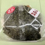 デイリーヤマザキ - 料理写真:ばくだんおむすび(北海道産炙り焼塩鮭)