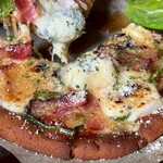 蜜香屋 バタータス - チーズ4種類ピッツァ