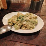 Grilled Meat Bal Taiju - アボカドと海老のマリネ(780円)