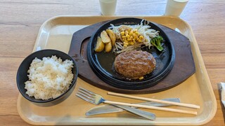 Eat it! - 鉄板ハンバーグ｜ジューシーパパ