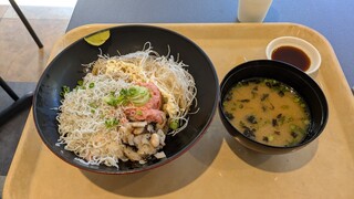 Eat it! - しらすとネギトロの二色丼｜魚とと