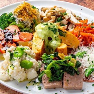 季節ごとに変わる前菜盛り合わせ