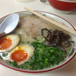 長崎楼 - 2012年7月15日 煮卵大盛り チャーシューが薄いバラ肉だったと記憶。。。笑
      