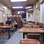 巴家 - 店内中央