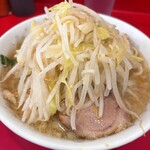 ラーメン二郎 - 野菜アップ