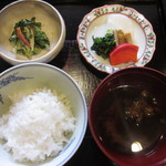 北鎌倉 円 - 和え物　香の物　ご飯　赤出汁　ご飯がふっくら美味しいです。