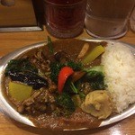 カレーの店 プーさん - 今日も野菜アサリのプチ。今日は器からこぼれそうです。
