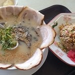 博多 豚十郎 - 料理写真:王道チャーシュー麺