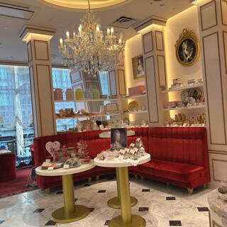 LE SALON DE NINA'S_2