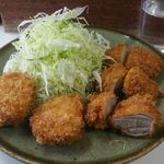 とんかつ美よし - Ｂ定食　650円。魚フライが2個とチキンカツが3個。