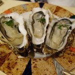 （前菜・妻）三陸産生ガキ・２種類のソースで