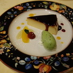 フランス料理 ビストロ・ド・リヨン - （デザート・私）キャラメルアイスと木イチゴのシャーベット