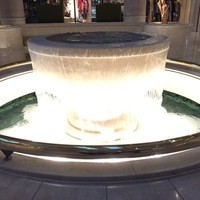 アラゴスタ - エクシブ鳥羽アネックスのエントランスの泉はライトアップが綺麗です