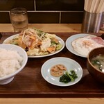 大衆食堂みゆき - 肉野菜炒め定食、ハムエッグ