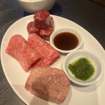 TRATT. USHIGORO - 角切り和牛、究極の厚切り和牛、究極の厚切りタン