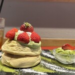 Riz Labo Kitchen - 有機抹茶×苺のパンケーキ　3,300円