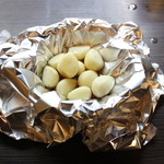 ・Grilled garlic (wrapped in foil)