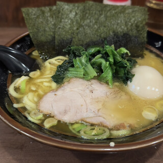 横浜家系 まるに家_1