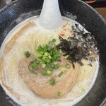 自家製多加水極太麺 ISAMI - 料理写真:とんこつ白   900円