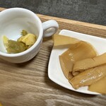 はまちゃんぎょうざ - 付け合わせに搾菜とメンマ