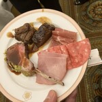 日本工業倶楽部 - 煮込みビーフ・ラムチョップ・生ハム盛り合わせ