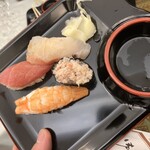 日本工業倶楽部 - 握り寿司(エビ・マグロ・タイ・カニ)