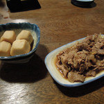 みますや - 里芋煮物500円と牛煮込600円