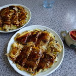 Yoshida Okonomiyaki - 友人と共に、お好み焼きミックス大盛。