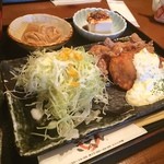 Rakushoku Rakuzakien - 唐揚げと白身魚のフライ