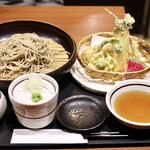 石臼挽き・手打ち そばの樹 - 野菜天ざる