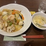 친탄탄 카이힌 마쿠하리 에키마에점 - 五目焼きそば