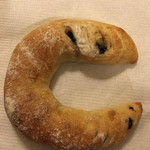 パンド・ガーデン - 黒豆の入ったハード系パン
